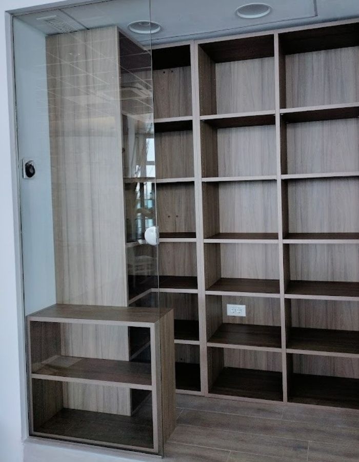 Cabina armadio angolare su misura in Noce Bruno