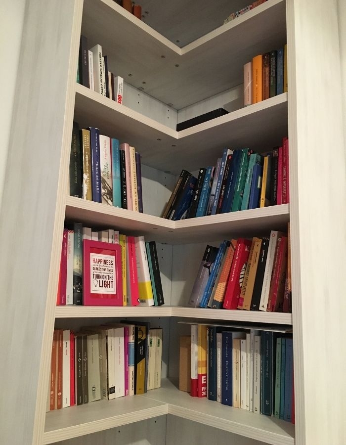 Libreria angolare su misura online